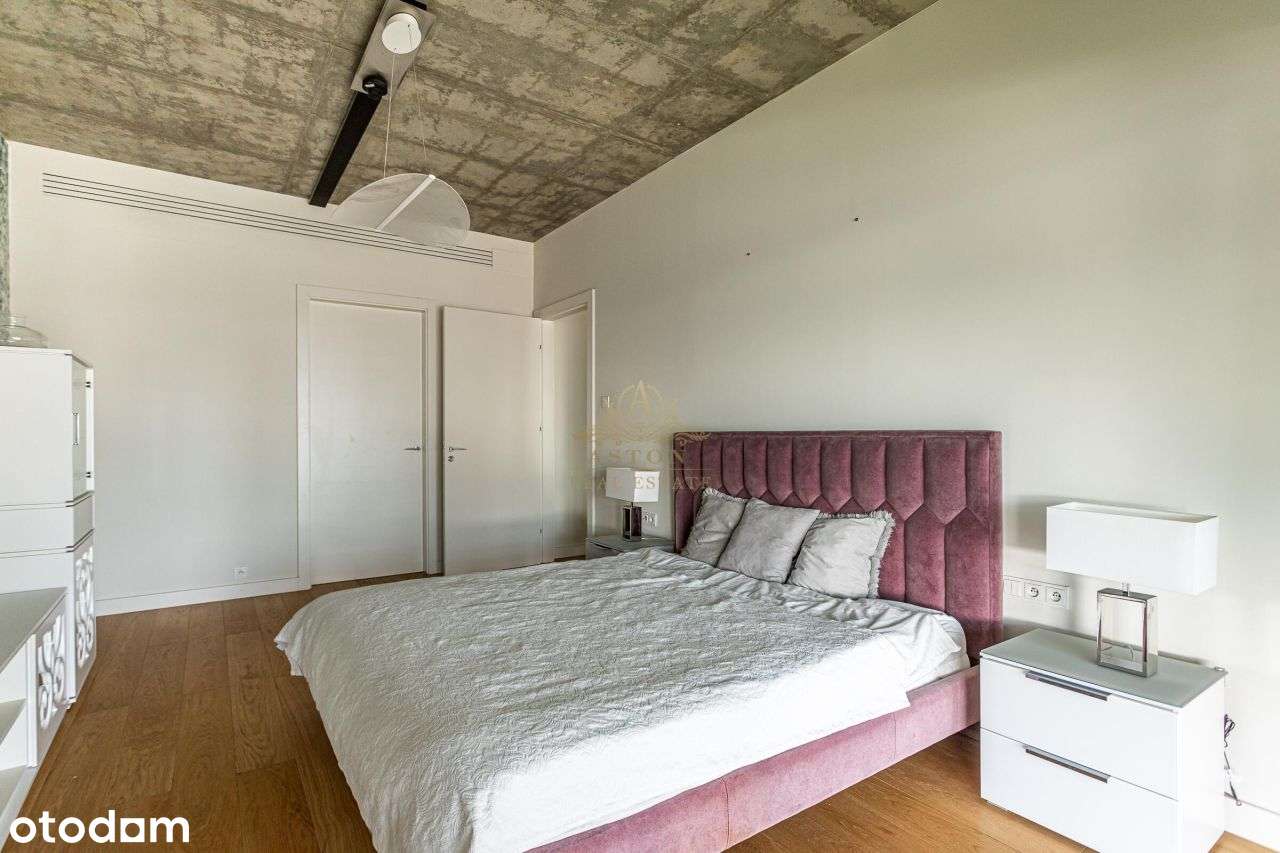 Spacious 5 room 227 sqm apartment on Złota 44-12