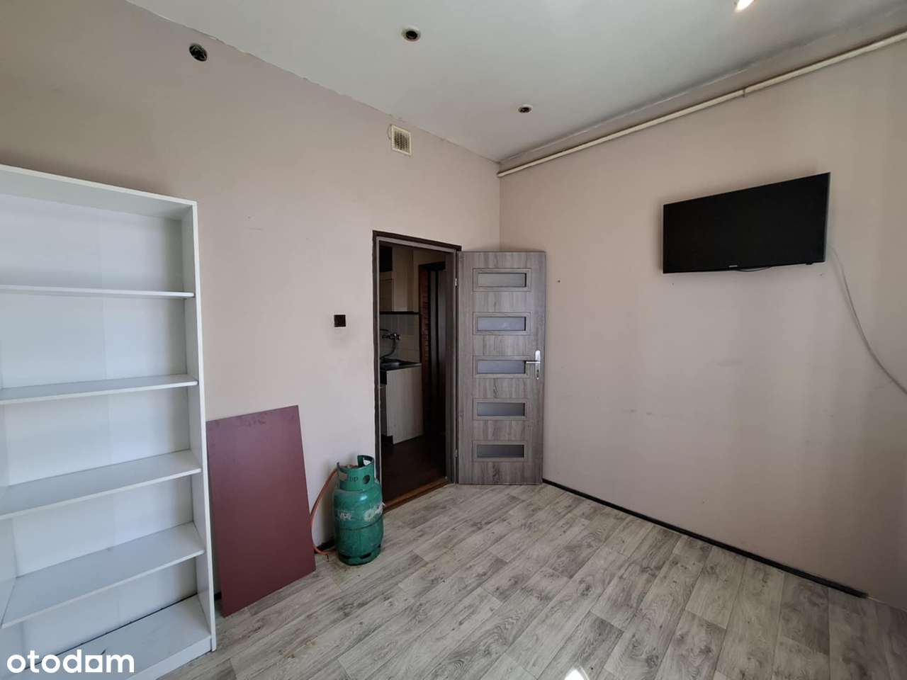 Mieszkanie dwupokojowe, pierwsze piętro w kamienicy. Polecam!-12