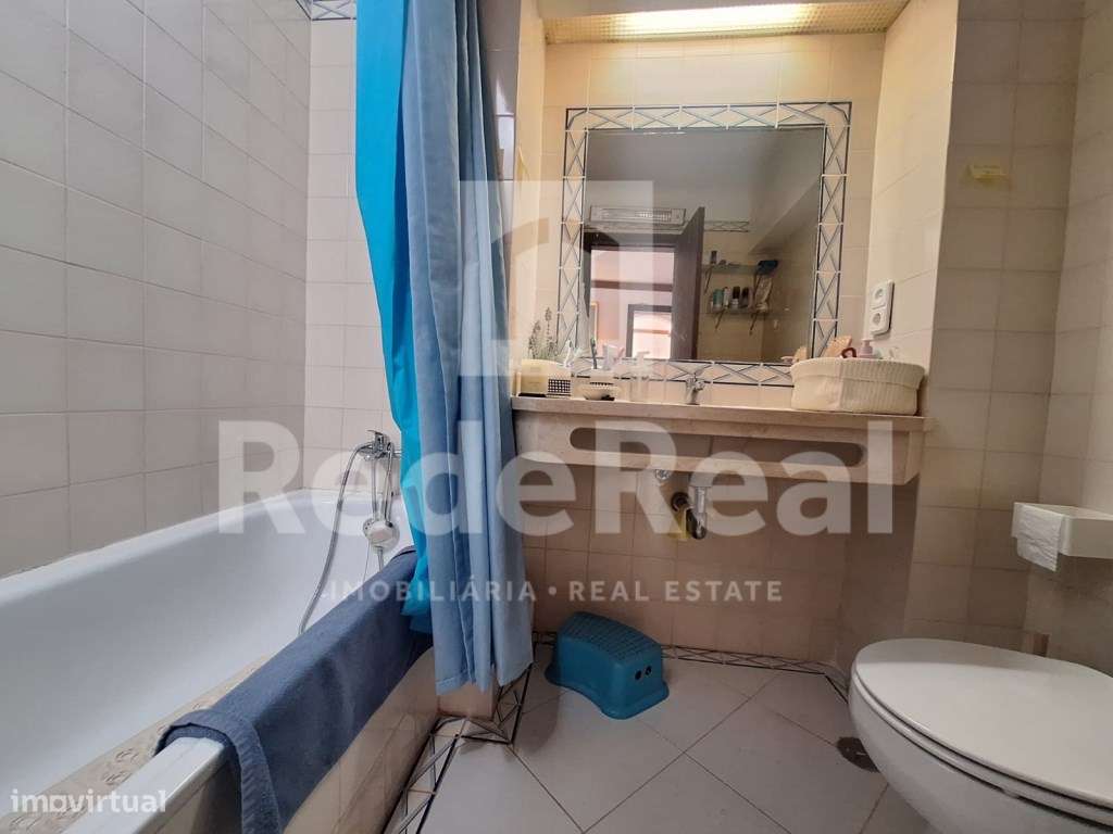 Moradia T3 + 1 com Piscina Privada e Boas Áreas no Coração de Albuf...-27