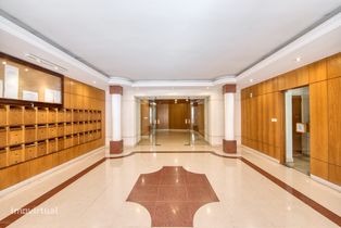 Para arrendar | Apartamento T3+1 com Vista Mar | Cascais - Grande imagem: 2/36