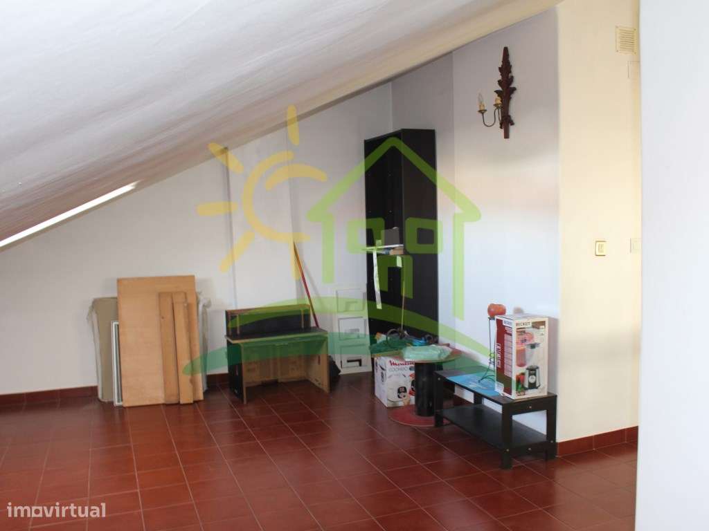 Apartamento T3+2 em Olival Basto - Oportunidade Única com Sótão-28