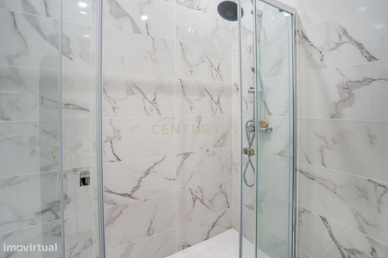 Apartamento T3 pleno de luminosidade em zona premium de Benfica-22