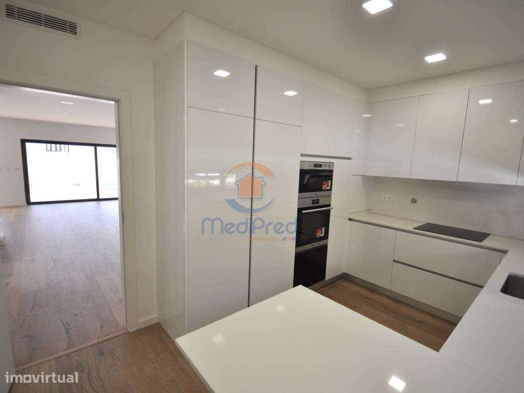 Moradia T4 NOVA em condomínio privado com piscina | Loures - Grande imagem: 4/60
