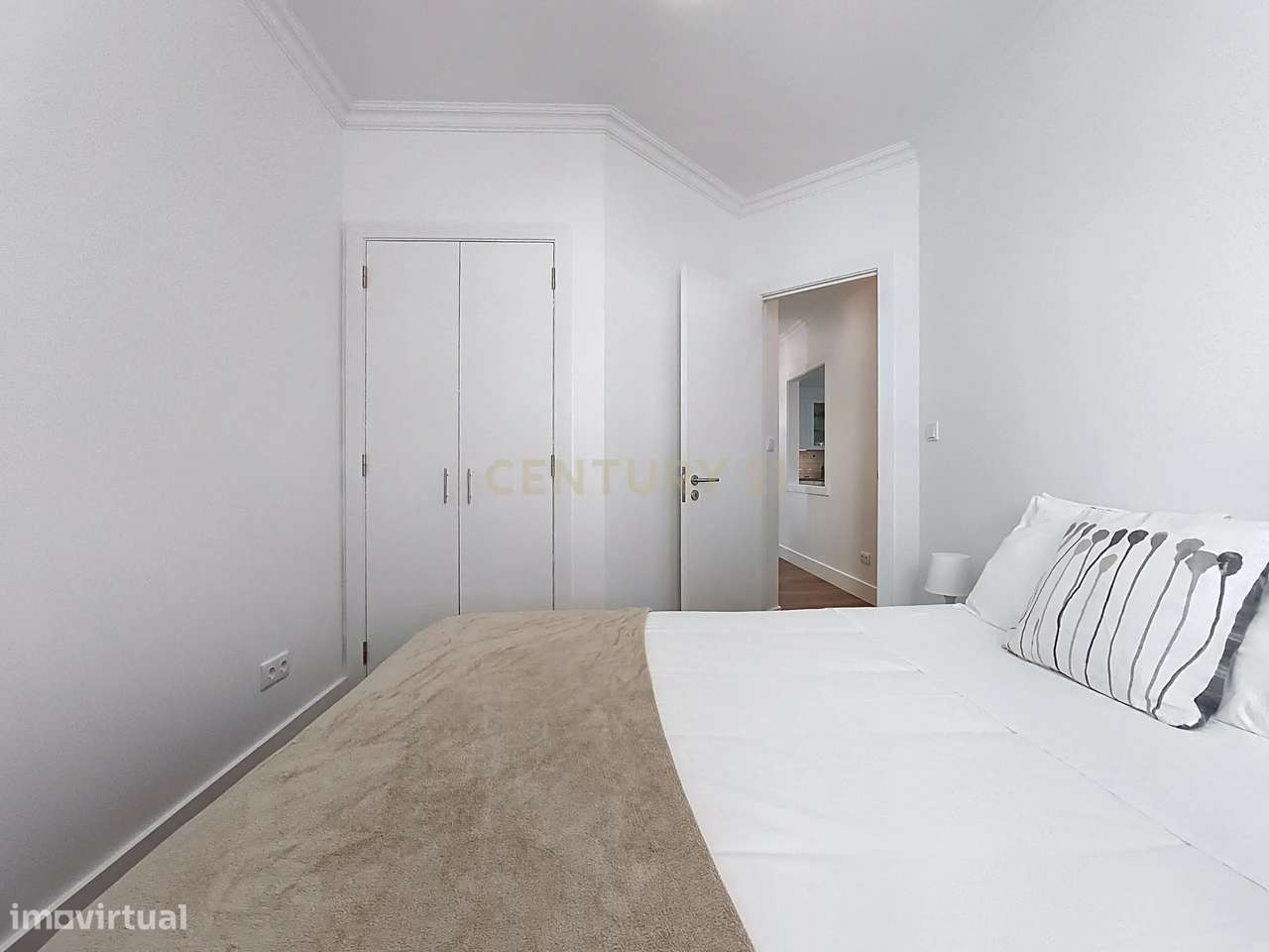 Moradia Moderna com Piscina + Apartamento Independente | Construção 20-22