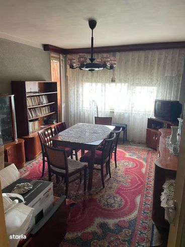 De vanzare apartament 4 camere Central-0