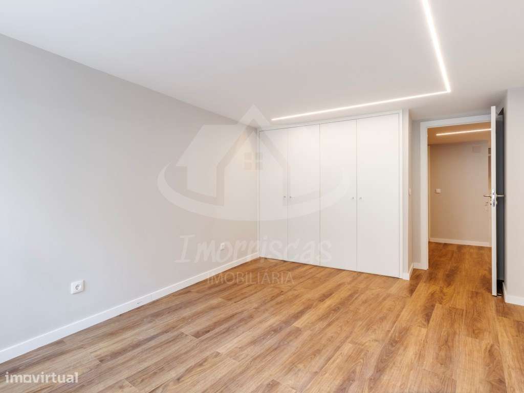 T3 Duplex Remodelado com Entrada Independente no Centro de Sacavém-41