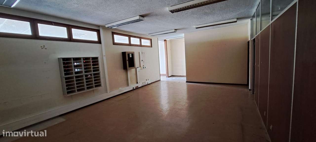 Loja comercial em Darque com estacionamento-7