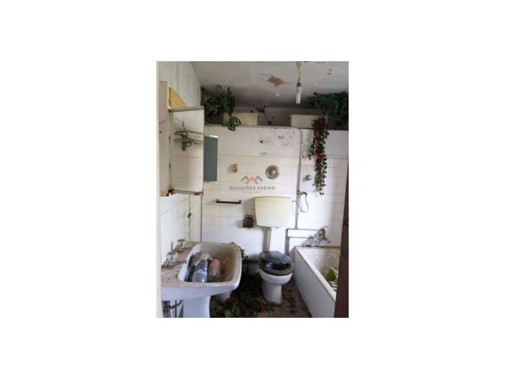 Moradia T4 com Espaço Comercial-22