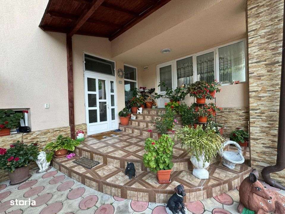 Casa 4 camere, anexe, recent renovata, foisor, teren 781mp, Izvoru, DB - Imagine principală: 3/17