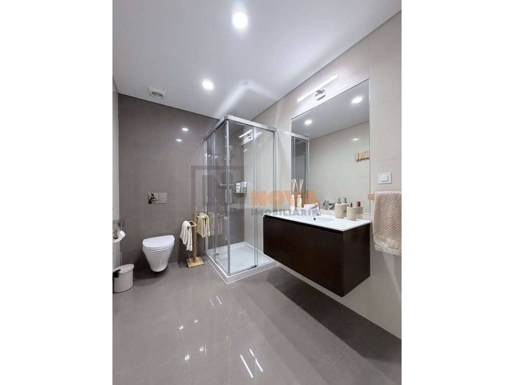 T3 Último Piso em Famões | 165 m² | Domótica | Classe A | 2 Lugares...-13