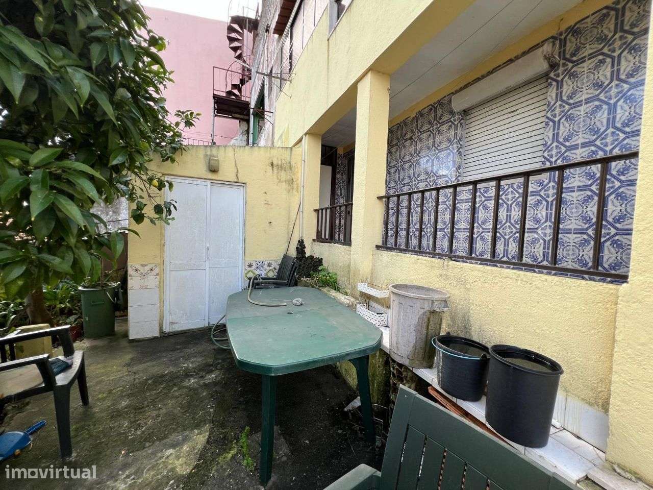 Vende-se moradia V3 na Amadora-19