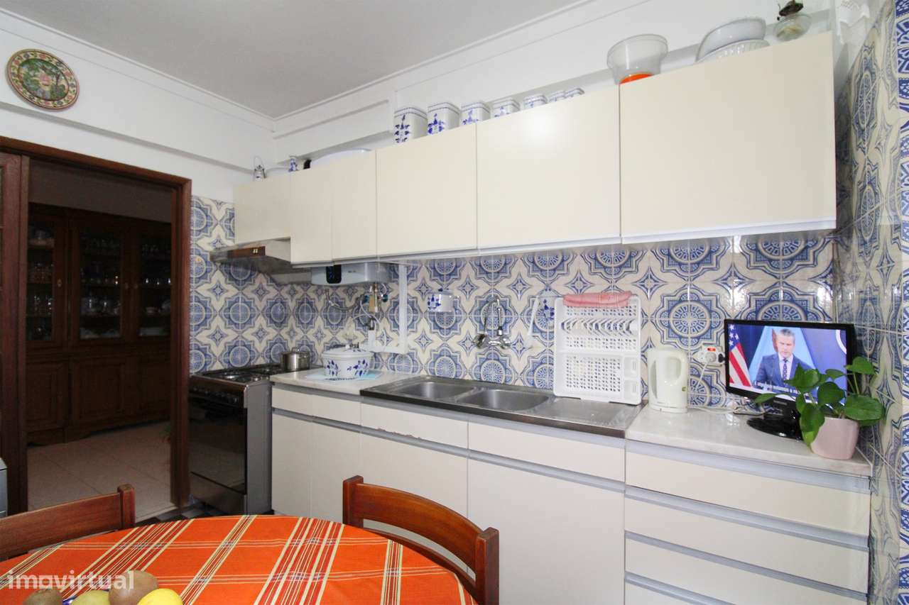 Apartamento T2 Amora - Seixal-11
