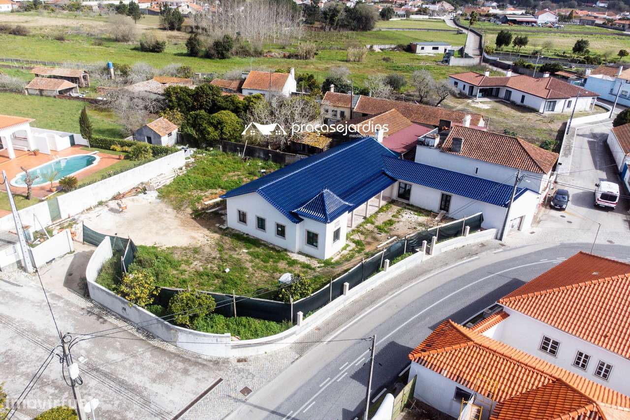 Moradia T3 Térrea: Charme e Conforto a um Passo da Costa - Grande imagem: 2/11