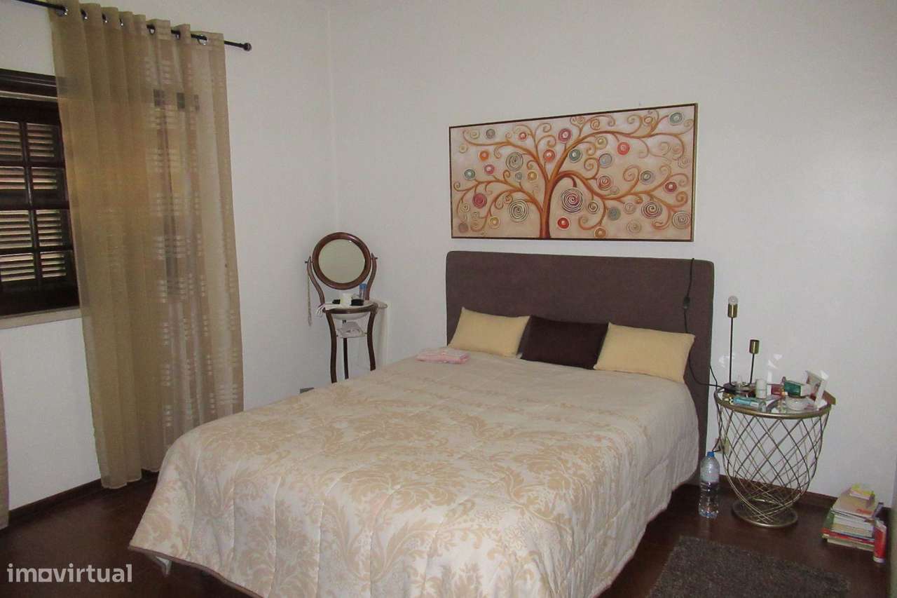 MORADIA ISOLADA COM COMÉRCIO E MORADIA DE R/C.-7