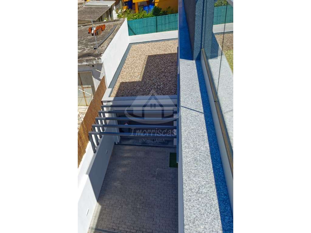 Moradia V4 Nova de Luxo com Rooftop e Vista Rio | Santa Iria de Azóia-15