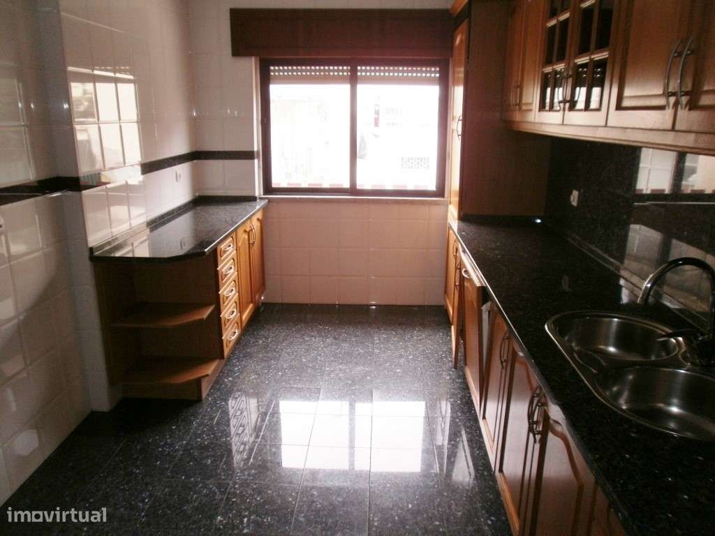 T3 equipado c/garagem para 2 carros na Amadora - Centro - Grande imagem: 4/29