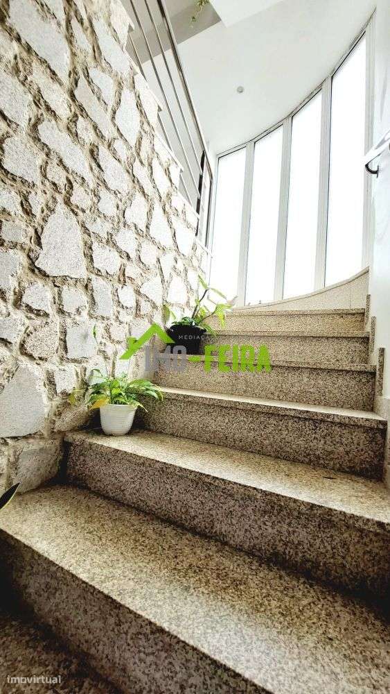 Moradia Isolada com Piscina, Anexos = 3 Apartamentos Independentes – - Grande imagem: 4/31