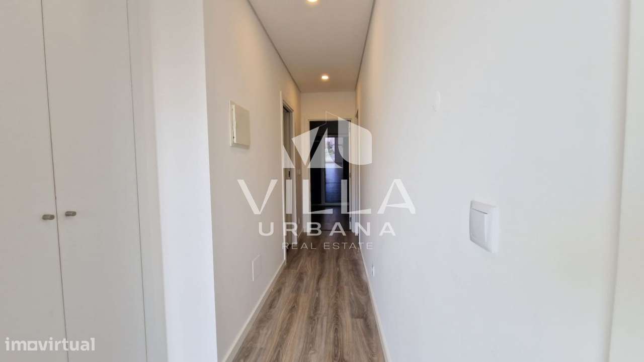 Moradia T3+1 no Centro da Charneca da Caparica-11