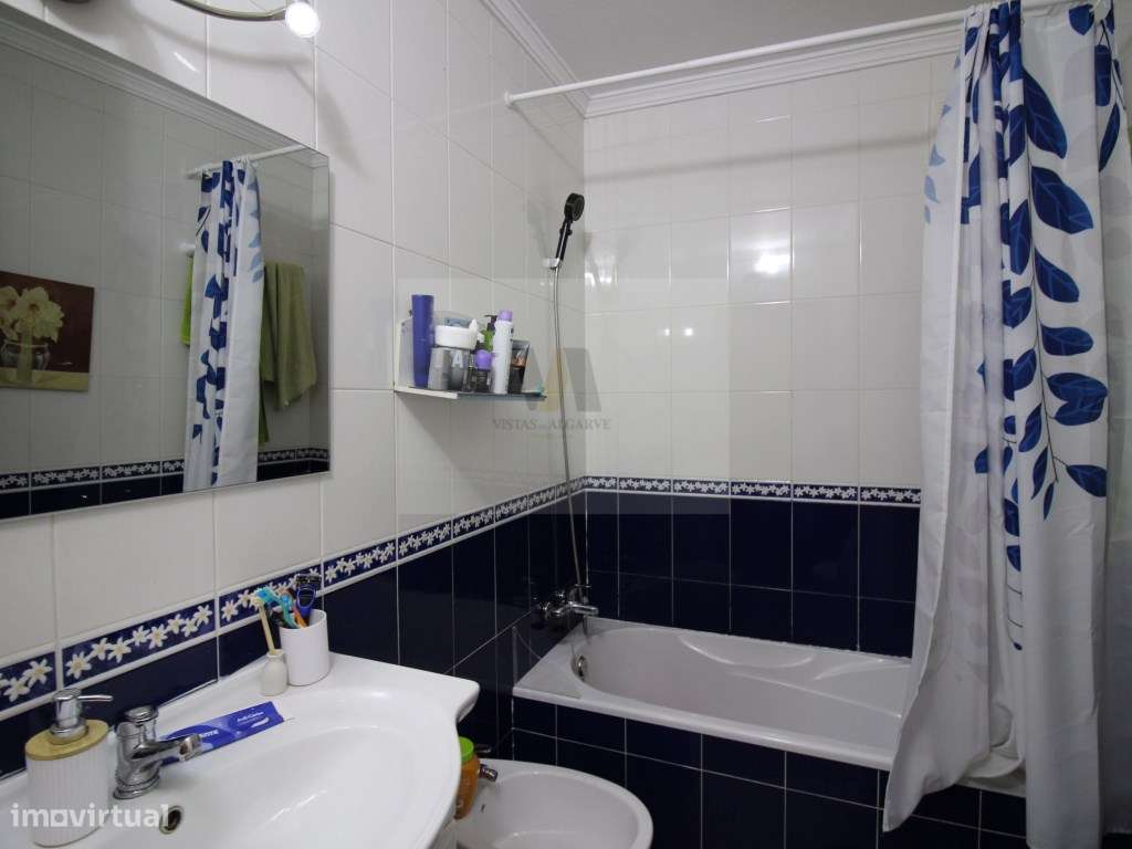 Apartamento T3 transformado em T2 em zona nobre de Olhão-6