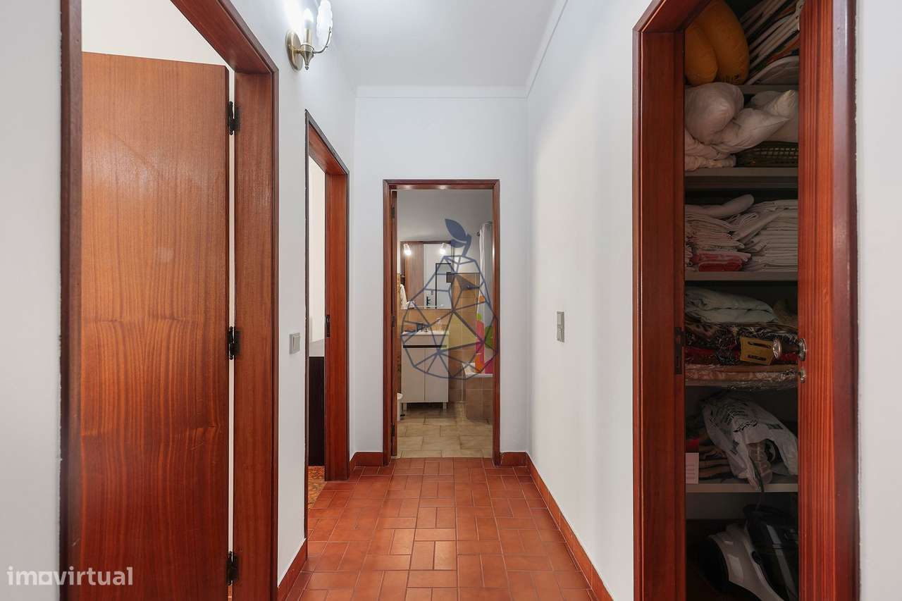 Apartamento T2 com Garagem e Elevador — Portimão-21