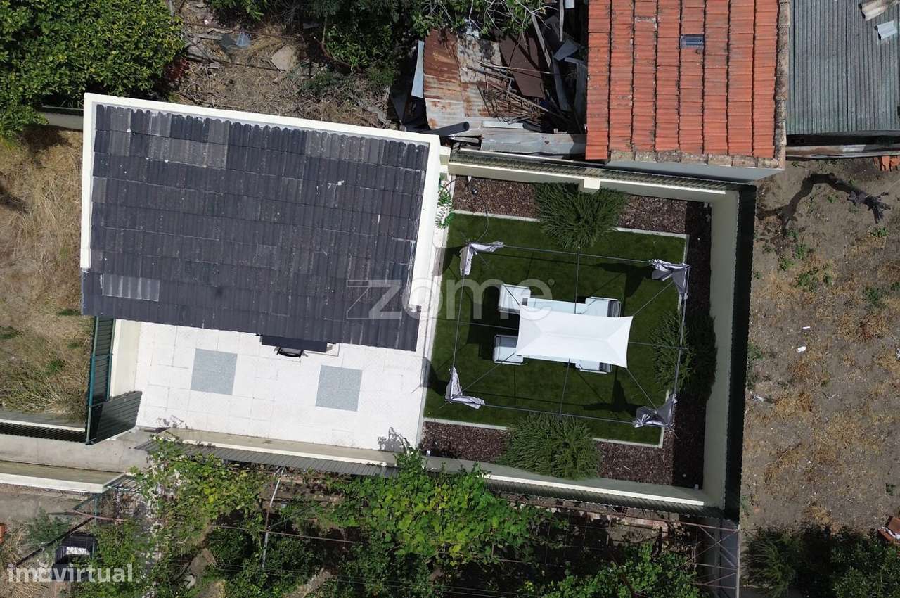 Apartamento T2 com logradouro e anexo.-32