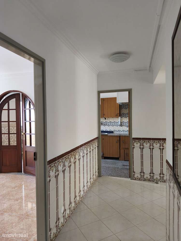 T3  Monte Abraão, varanda fechada, arrecadação e vistas desafogadas.-11