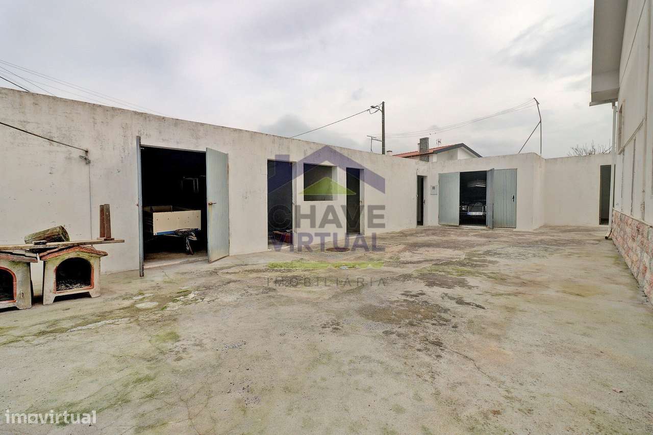 Moradia V3 com Terreno Urbano e Garagem - Seixal, Lourinhã-33