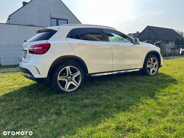 Mercedes-Benz GLA 220 4-Matic - 4