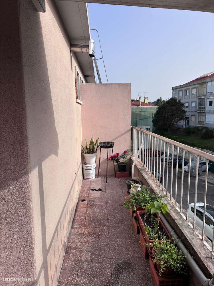 Excelente oportunidade em Queluz – T1 transformado em T2 com elevado p-7