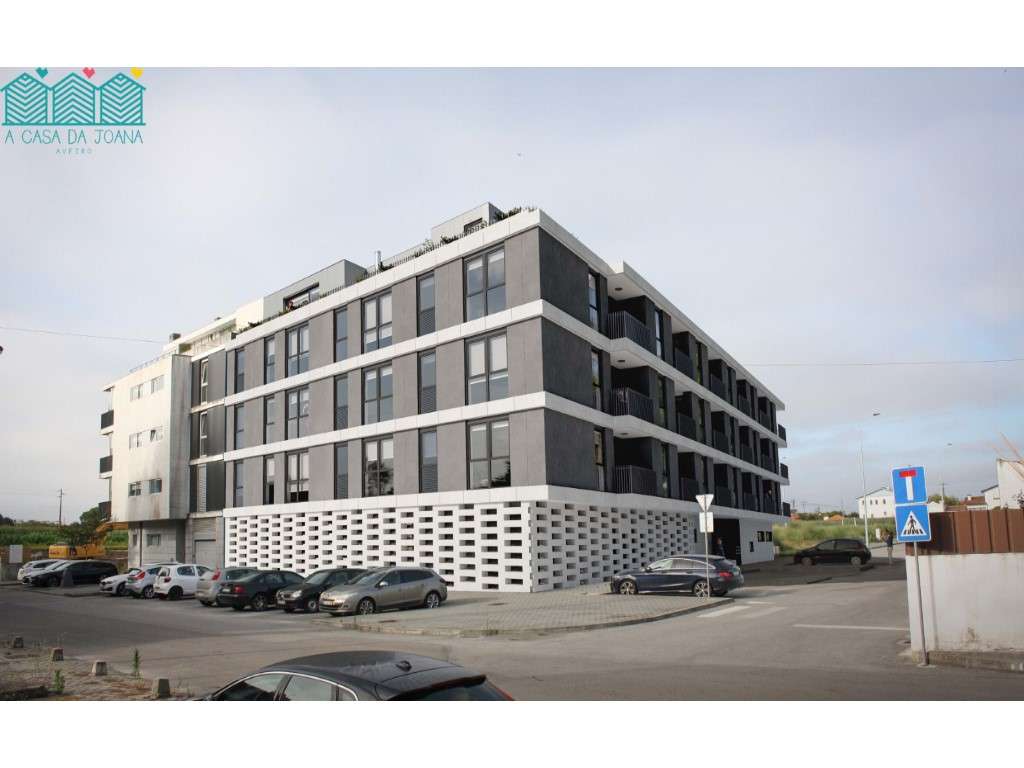 Apartamento T2 com Lugares de Garagem em São Bernardo-10
