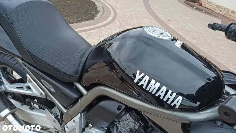 Yamaha FZS - 17