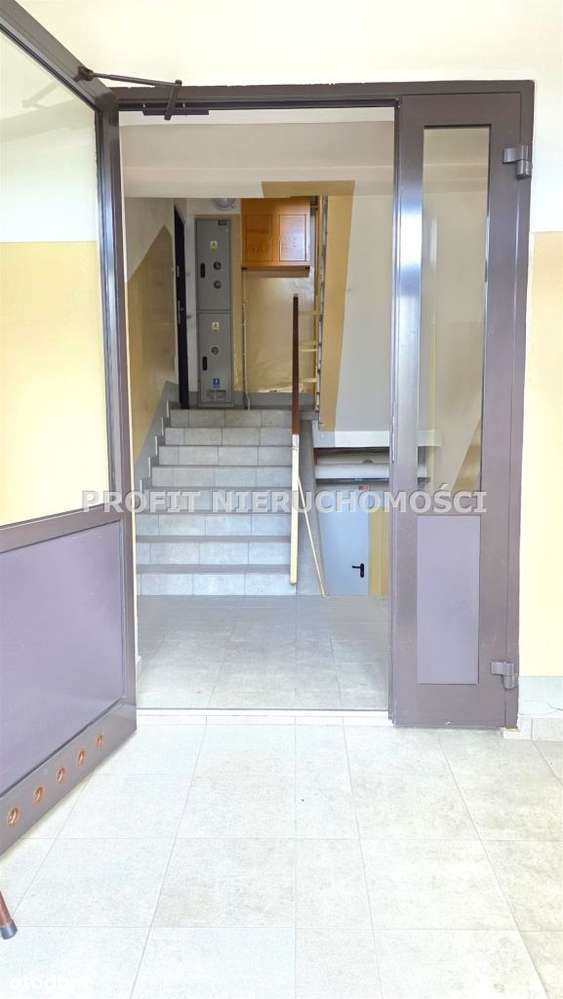 Środkowe mieszkanie z balkonem na parterze-16