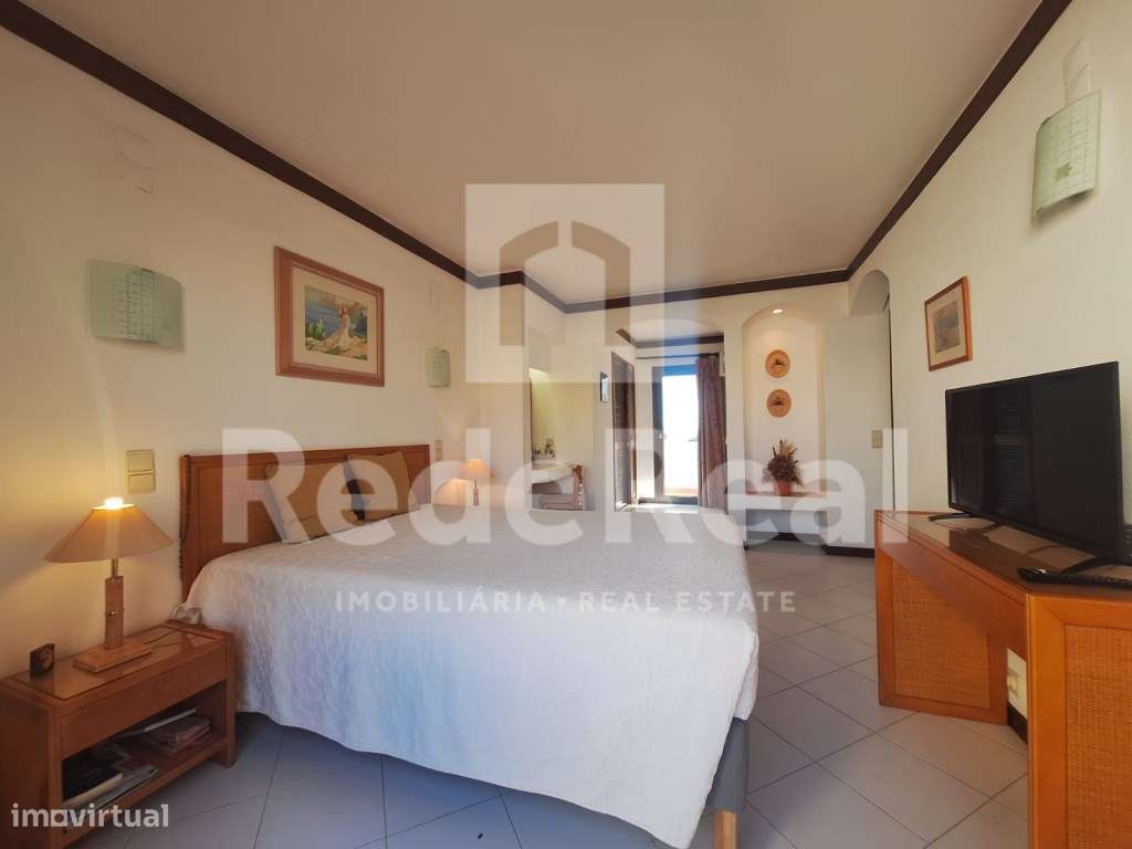 Moradia T3 + 1 com Piscina Privada e Boas Áreas no Coração de Albuf...-43