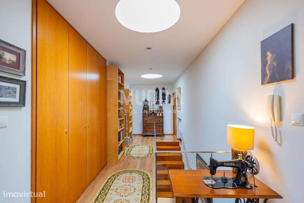 Viver na Torreira: Moradia T4 com Luz Natural e Espaço Exterior Único-25