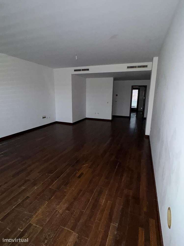 Imóvel de banco :T4 com varanda, garagem em Torres Vedras-33