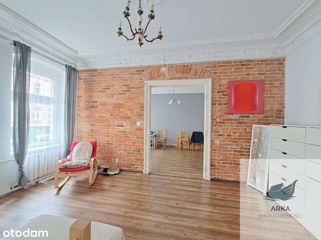 trzy duże pokoje w klimatycznej kamienicy-0