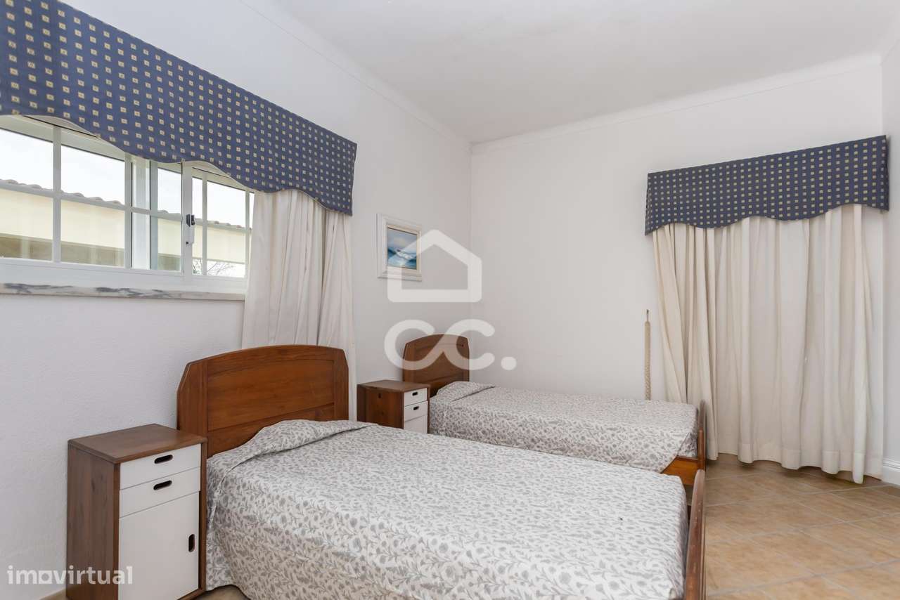 Quinta com 5 quartos com  piscina, campo de jogos e Boxs para cavalos-29