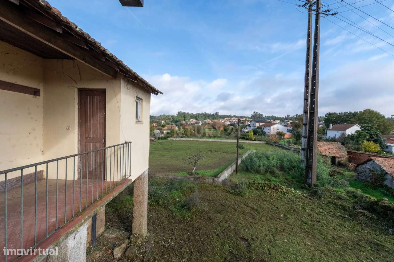 Moradia com 2 Pisos para remodelação total - Grande imagem: 4/35