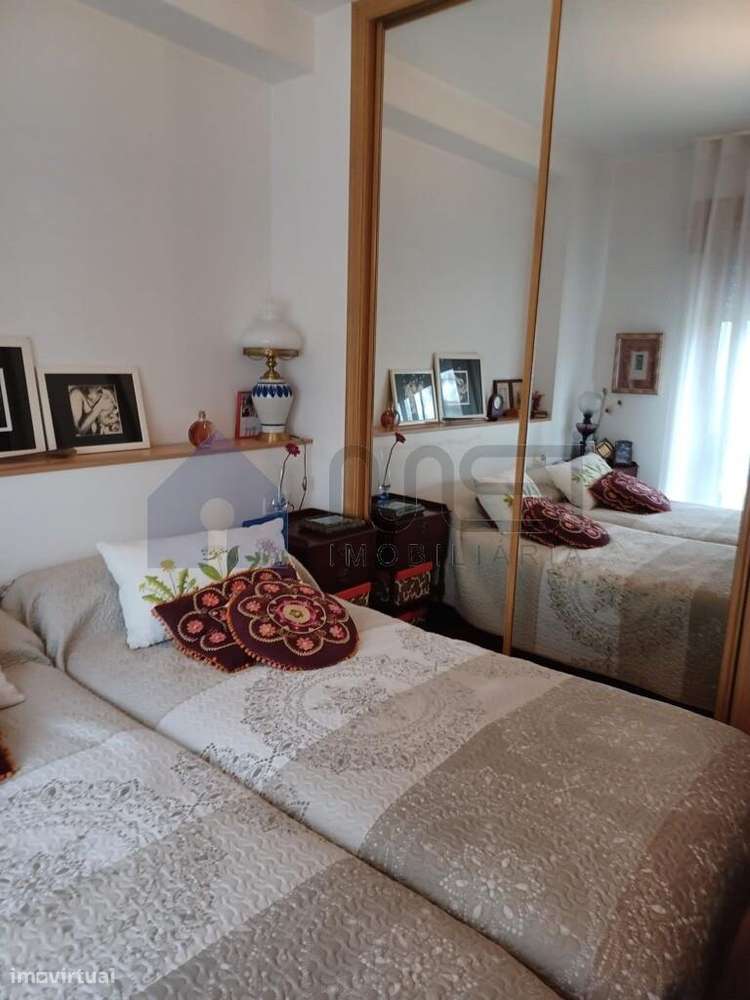 Apartamento T1 com lugar de garagem no Porto-13
