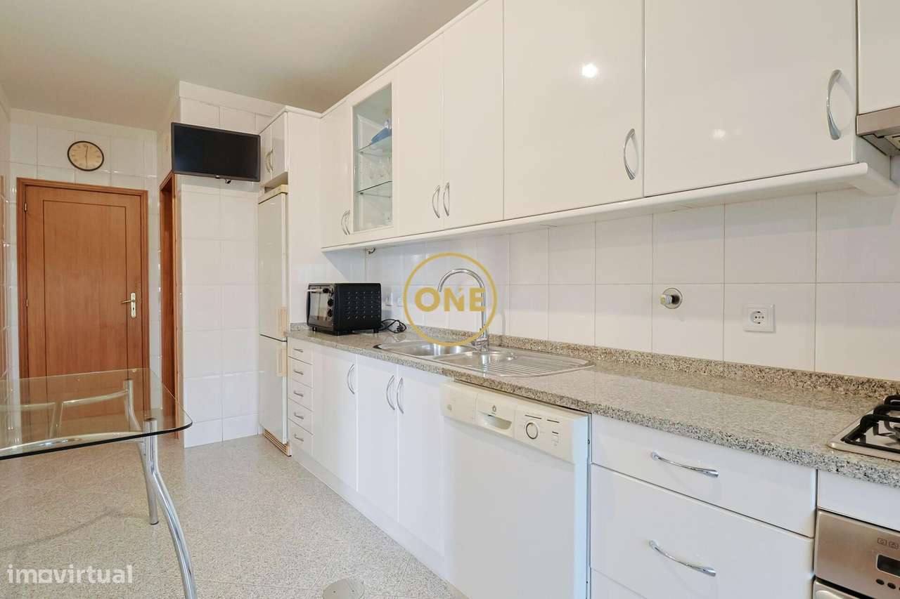 Excelente Apartamento T3 + 1 Escritório no Centro da Trofa!-6