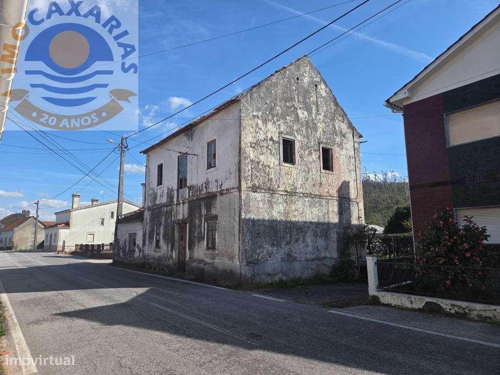 Moradia Rústica com Pátio e Anexos para Recuperar - Urqueira, Ourém-8