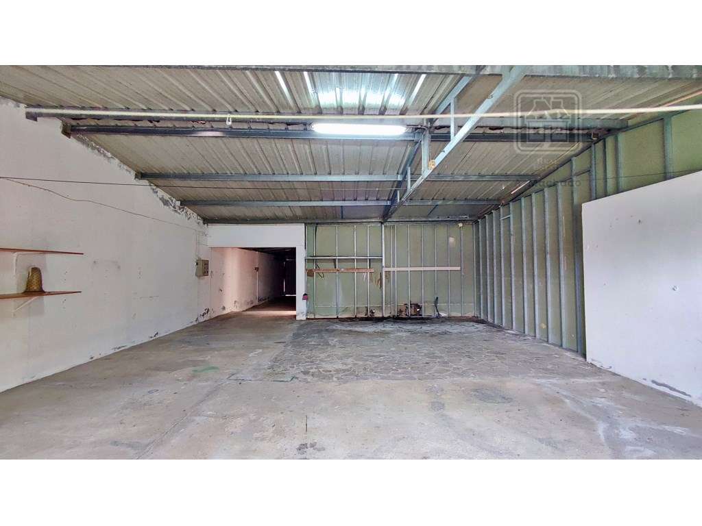 VENDA de CASA - MORADIA com garagem, jardim e quintal - Pico da Ped...-53