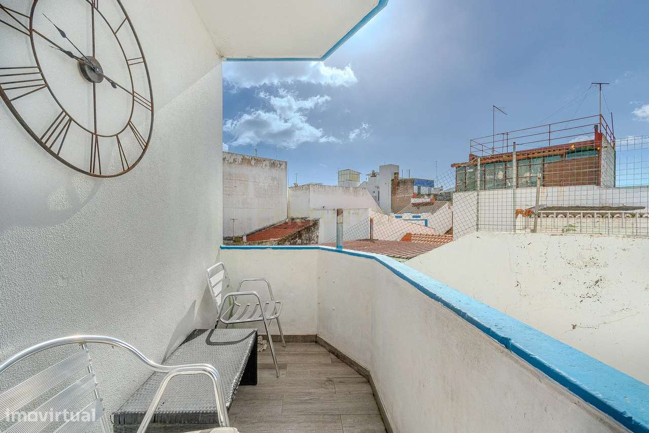 Apartamento T2 remodelado na zona Ribeirinha de Portimão - Grande imagem: 5/28