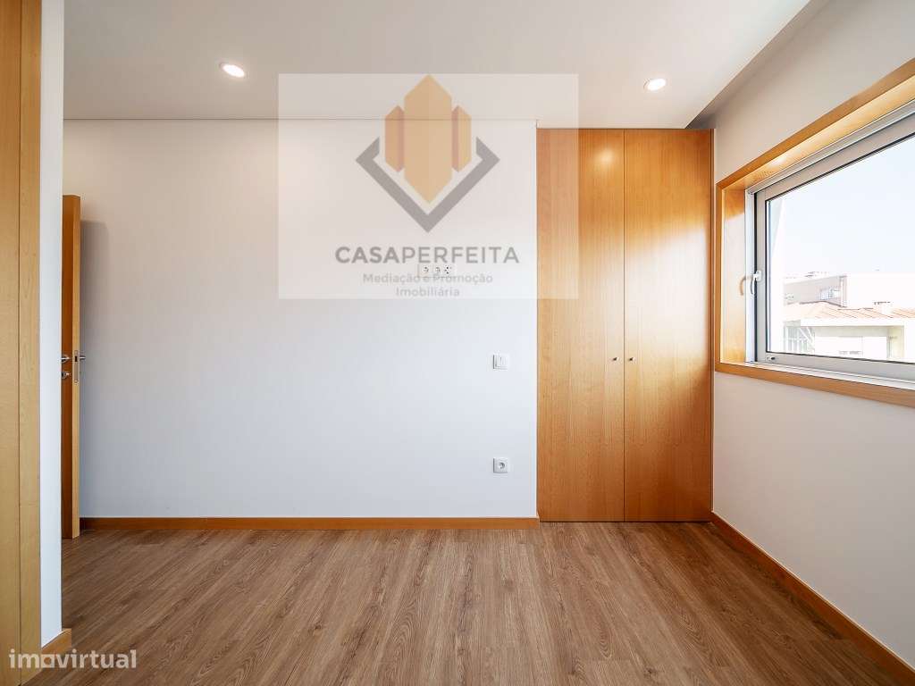 Apartamento T1 Novo com Varanda Ampla e Lugar de Garagem - Oliveira...-21