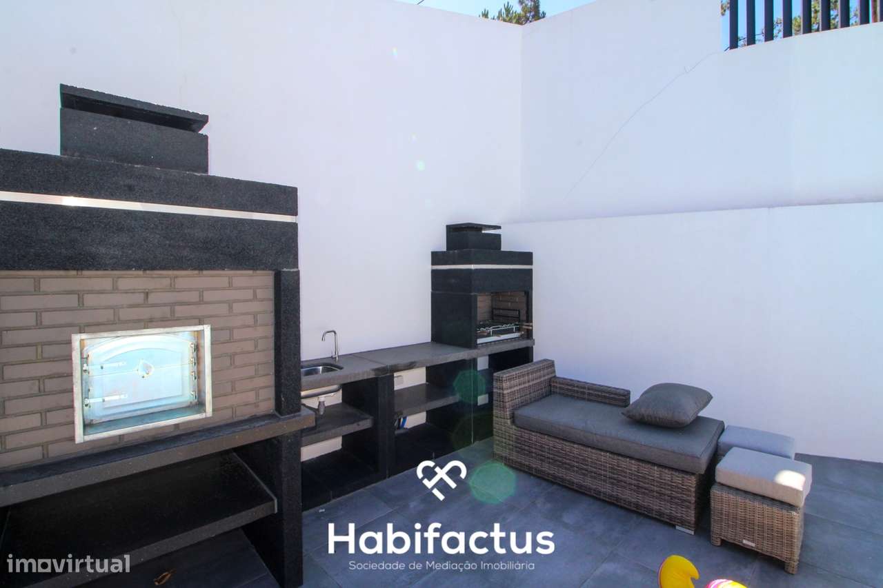 Moradia Isolada T3 à venda Moderna com Piscina aquecida e Churrasqueir-29