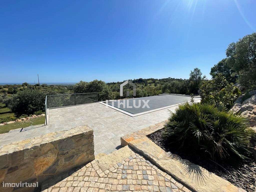 Uma propriedade privada de luxo com vistas panorâmicas para o oceano e - Grande imagem: 4/35