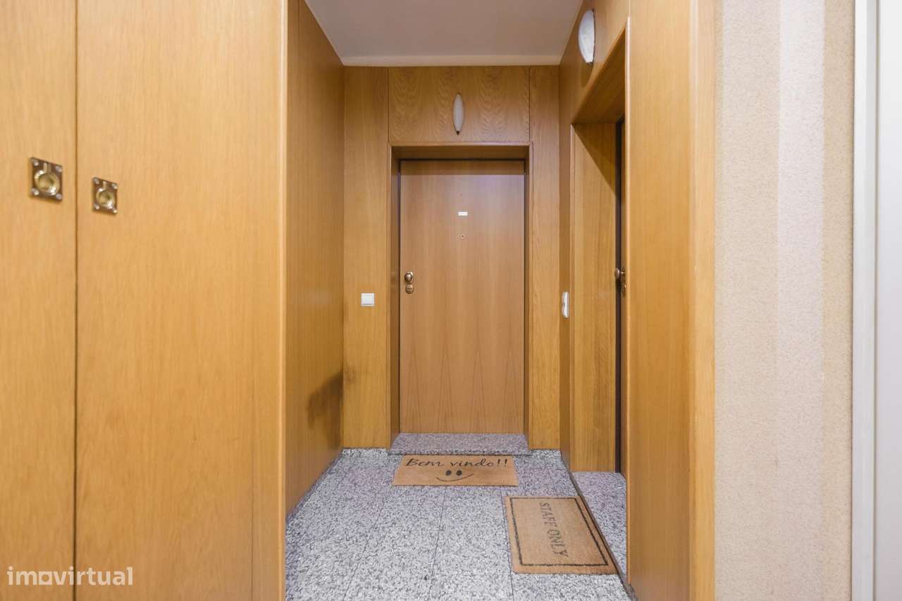 Apartamento T2 RENOVADO com Varanda e Garagem Box – Ermesinde-22