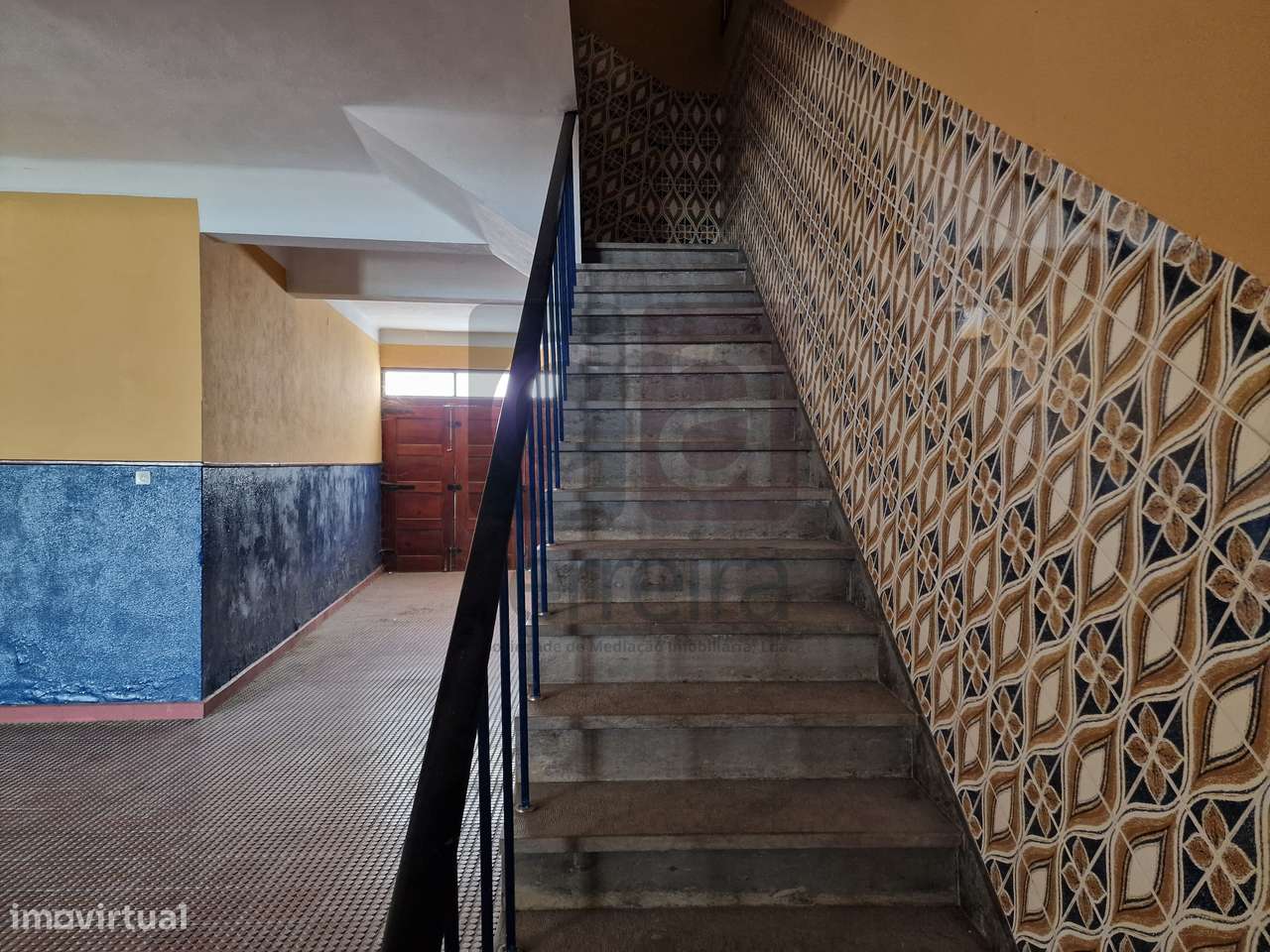 Moradia T4+2 em Almeirim com garagem e quintal-34