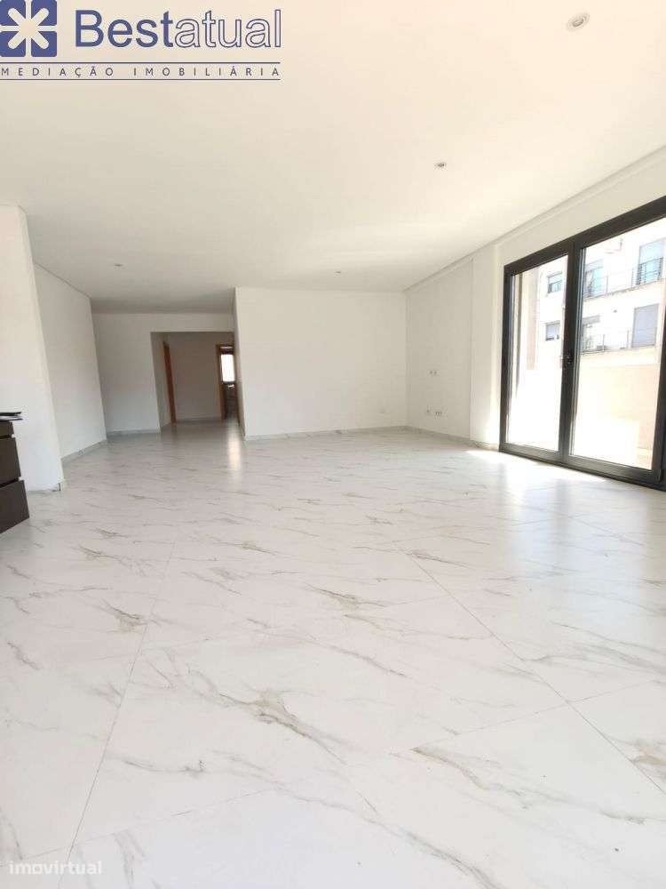 Apartamento T3 c/Lugar de Garagem P/ 2 Carros-7