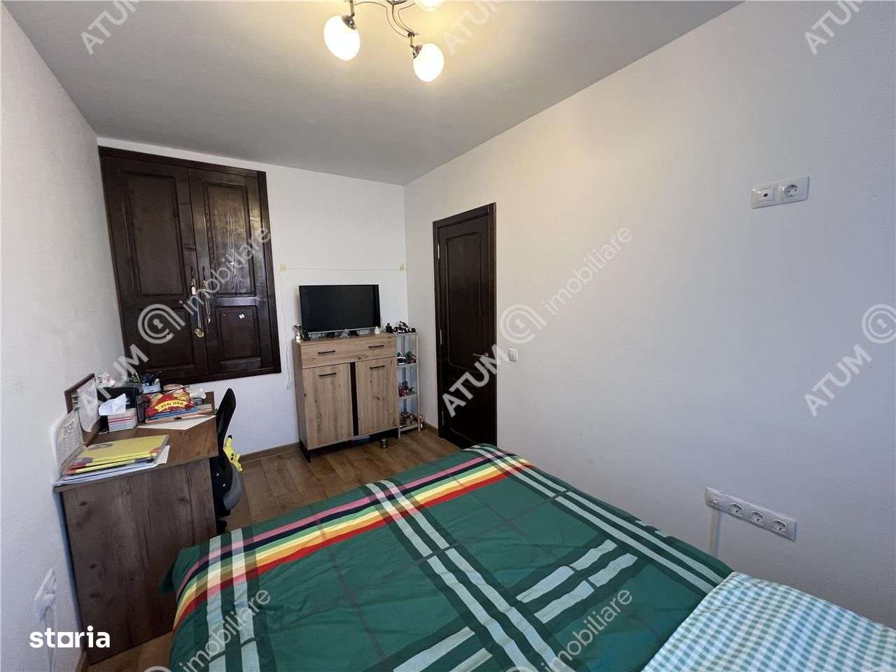 Casa cu 4 camere 2 bai si curte proprie in zona Arhitectilor-12